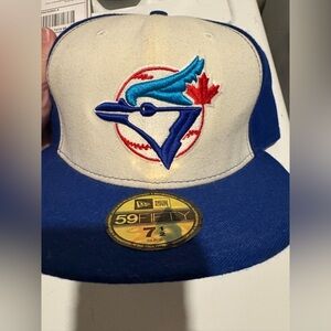 New Era fitted 59fifty Toronto Blue Jays field cap 7 1/2 New - with stickers.